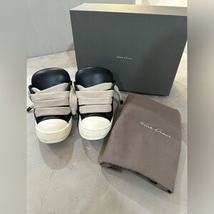 Jumbo Laced Padded Low Sneakers